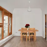 Modern 2 Bedroom Ifsc In Spencer Dock