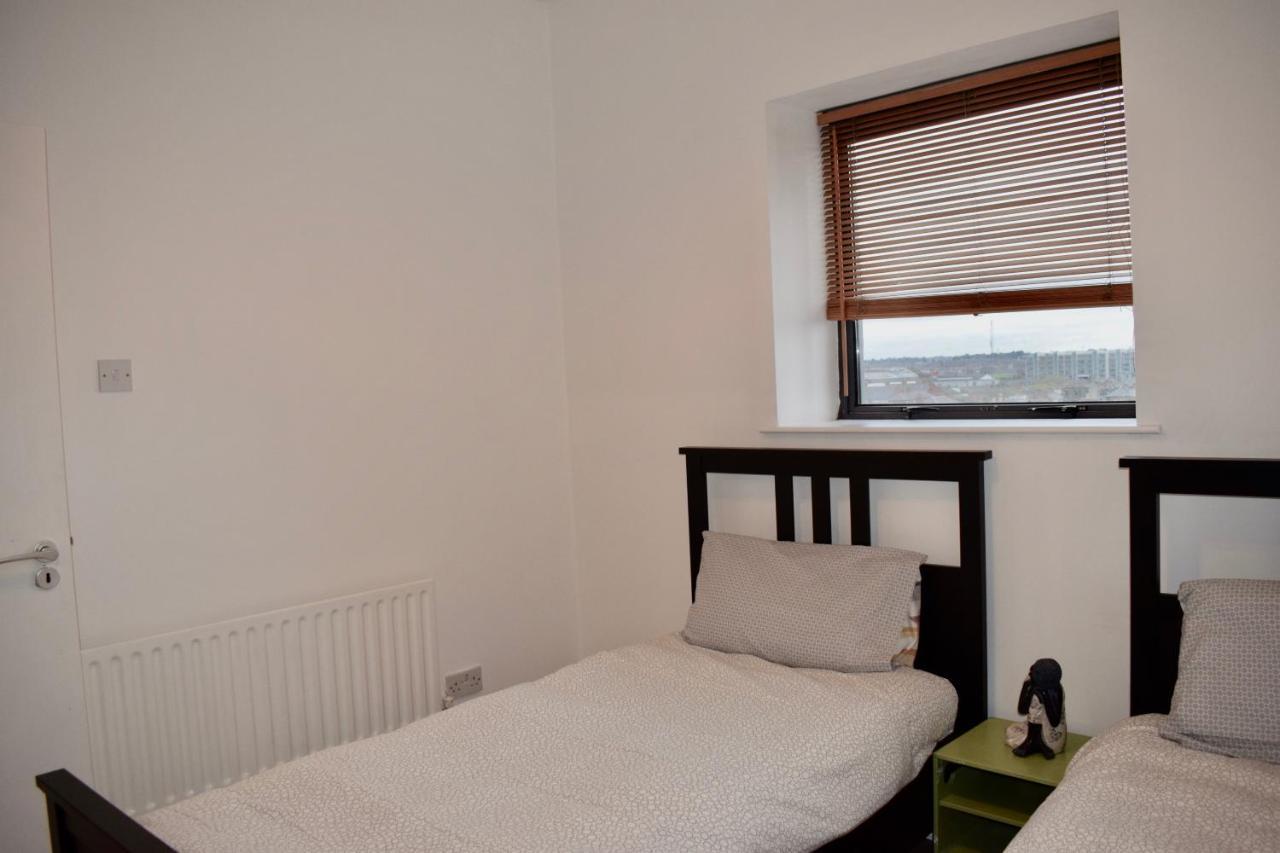 Modern 2 Bedroom Ifsc In Spencer Dock Apartment